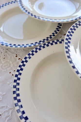 6 assiettes creuses anciennes terre de fer Salins - Modèle Damier