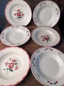 6 assiettes creuses en faïence ancienne