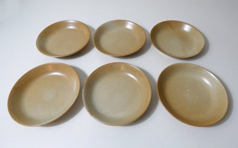 6 assiettes creuses en grès Village vintage