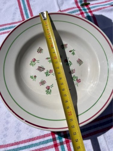 6 assiettes creuses et 1 saucière KG Lunéville