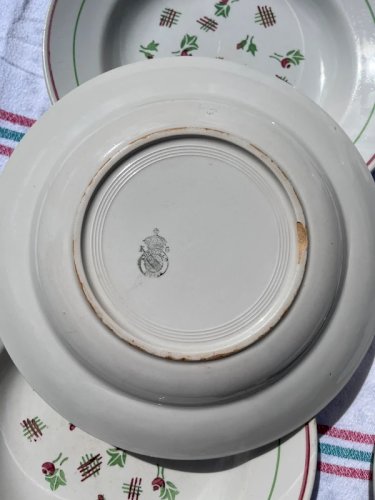 6 assiettes creuses et 1 saucière KG Lunéville