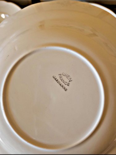 6 Assiettes creuses Gien Gardanne, roses couleur jaune, liserés dorés