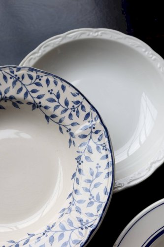 6 assiettes creuses vintage dépareillées porcelaine bleue et blanche - Lot