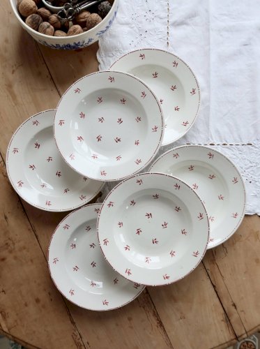 6 assiettes creuses vintage faïence blanches à motifs rouges