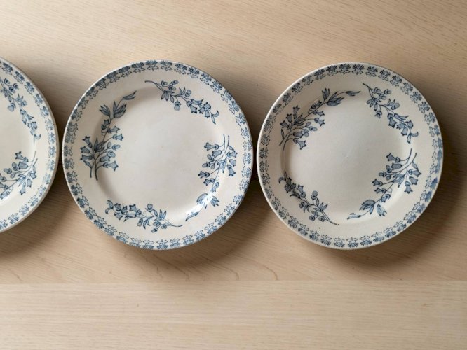 6 assiettes en faïence, Grigny — modèle  Muguet 