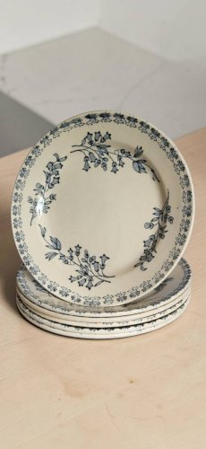 6 assiettes en faïence, Grigny — modèle  Muguet 