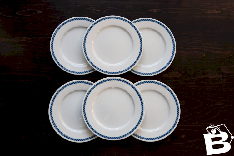 6 assiettes Lustucru vintage en porcelaine motif damier bleu