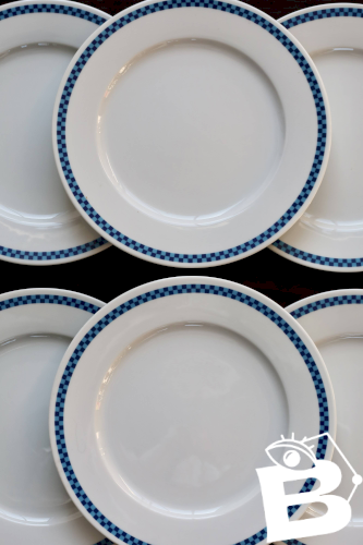 6 assiettes Lustucru vintage en porcelaine motif damier bleu