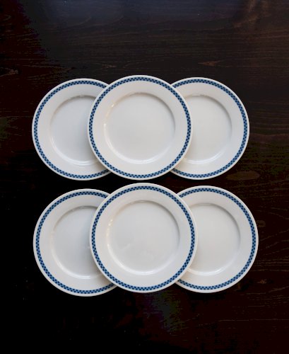 6 assiettes Lustucru vintage en porcelaine motif damier bleu