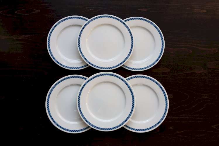 6 assiettes Lustucru vintage en porcelaine motif damier bleu