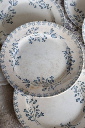 6 assiettes plates anciennes terre de fer ivoire et bleue - Manufacture de