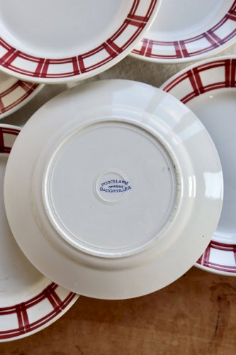 6 assiettes plates Badonviller terre de fer décor rouge géométrique