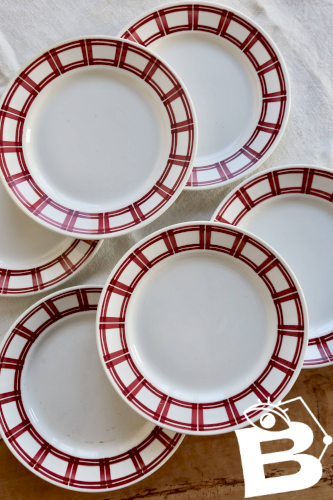 6 assiettes plates Badonviller terre de fer décor rouge géométrique