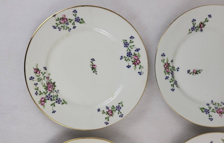 6 assiettes plates décor aux barbeaux
