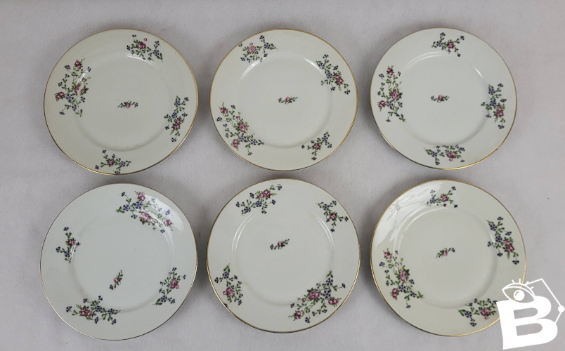 6 assiettes plates décor aux barbeaux