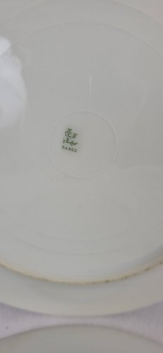 6 assiettes plates décor aux barbeaux