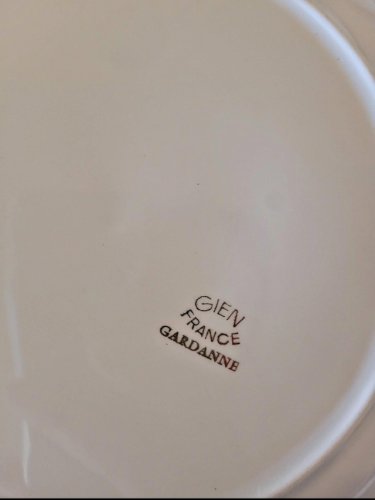 6 assiettes plates Gien Gardanne, roses couleur jaune, liserés dorés