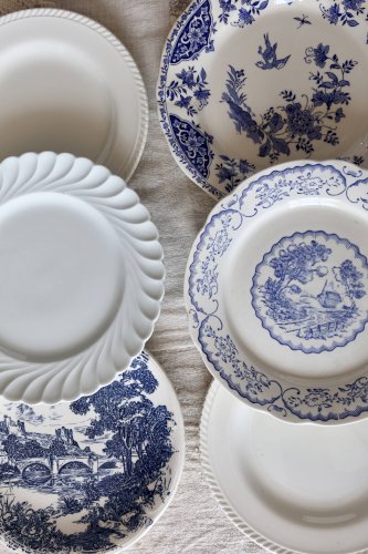 6 assiettes plates vintage dépareillées porcelaine bleue et blanche - Lot r
