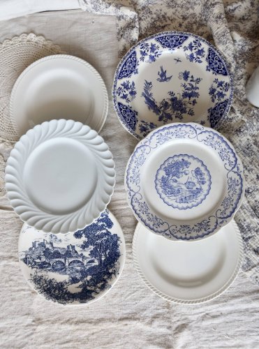 6 assiettes plates vintage dépareillées porcelaine bleue et blanche - Lot r