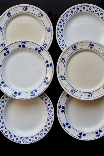 6 assiettes plates vintage dépareillées porcelaine bleue et blanche