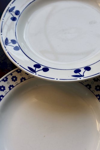 6 assiettes plates vintage dépareillées porcelaine bleue et blanche