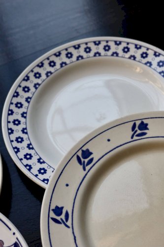 6 assiettes plates vintage dépareillées porcelaine bleue et blanche