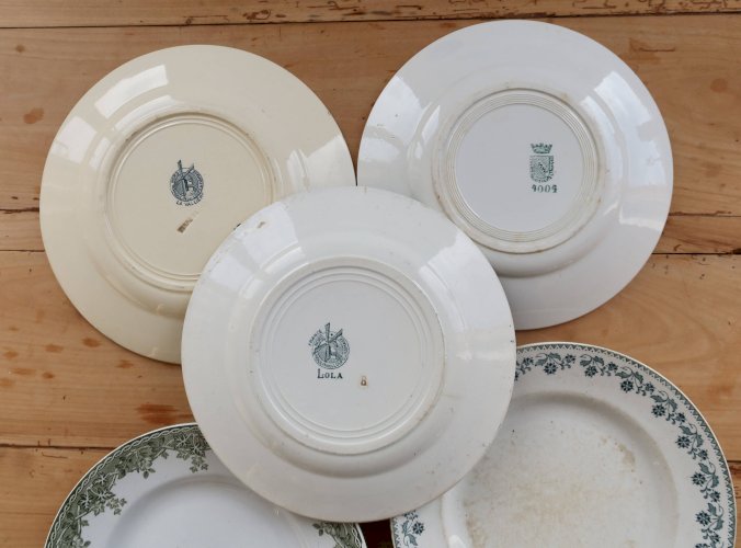 6 assiettes plates vintage terre de fer dépareillées – Tons bleus et verts