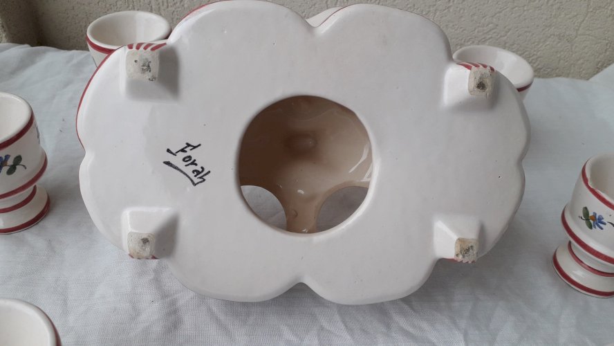 6 coquetiers sur présentoir Forah