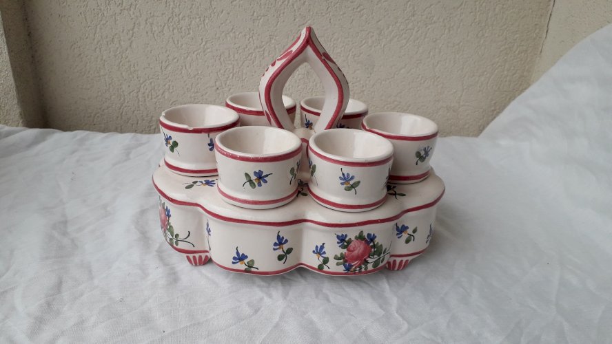 6 coquetiers sur présentoir Forah