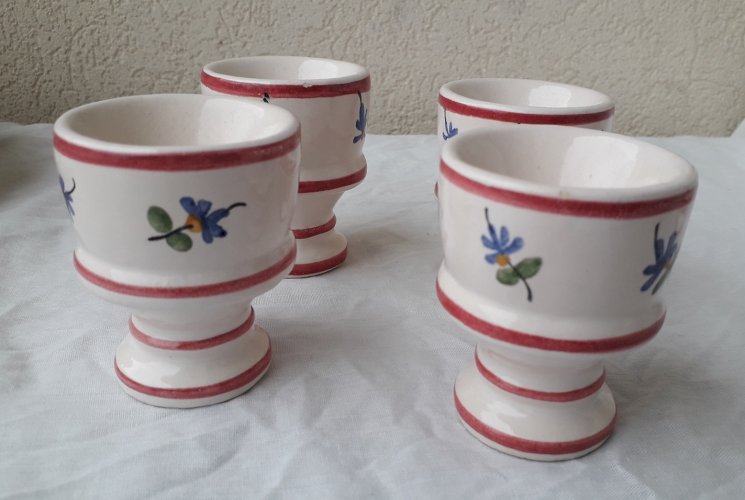 6 coquetiers sur présentoir Forah