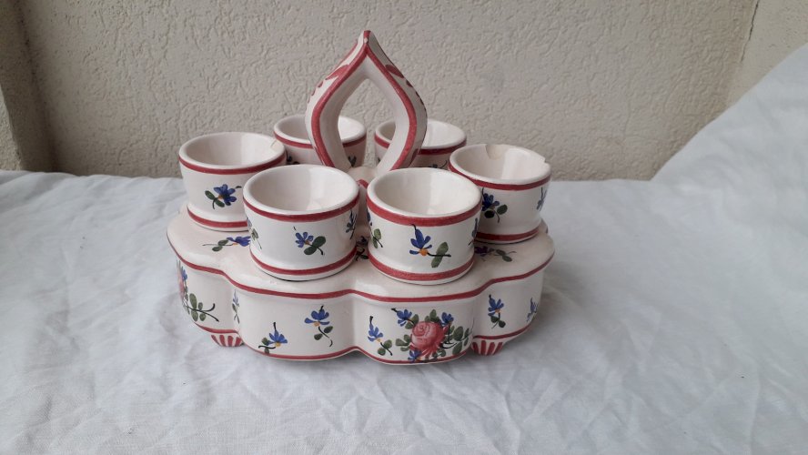 6 coquetiers sur présentoir Forah