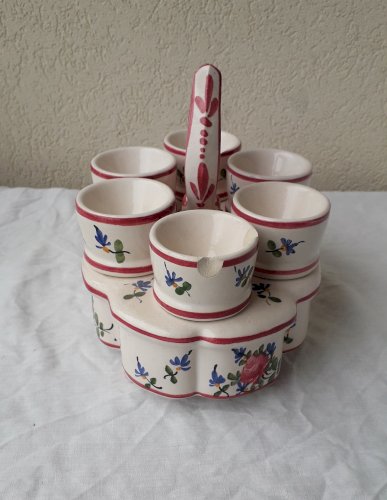 6 coquetiers sur présentoir Forah