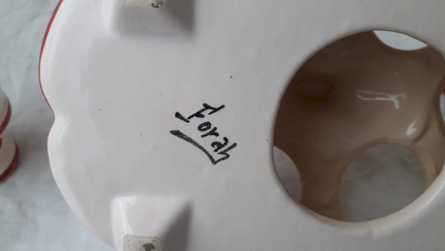 6 coquetiers sur présentoir Forah