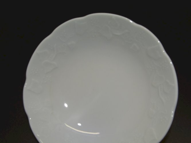 - 6 COUPELLES PORCELAINE LIMOGES THARAUD FEUILLES GRAPPES RAISIN en EPAISSEUR  D