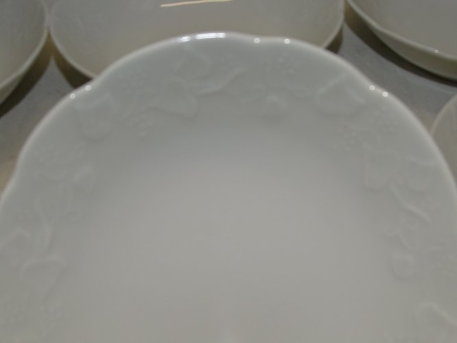 - 6 COUPELLES PORCELAINE LIMOGES THARAUD FEUILLES GRAPPES RAISIN en EPAISSEUR  D