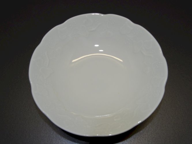 - 6 COUPELLES PORCELAINE LIMOGES THARAUD FEUILLES GRAPPES RAISIN en EPAISSEUR  D