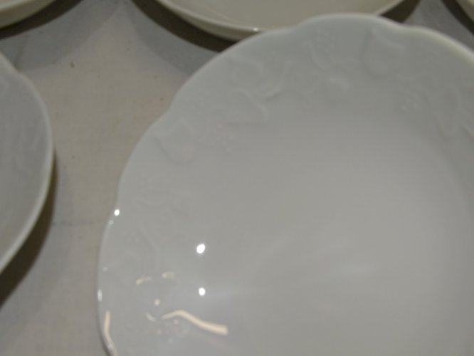 - 6 COUPELLES PORCELAINE LIMOGES THARAUD FEUILLES GRAPPES RAISIN en EPAISSEUR  D