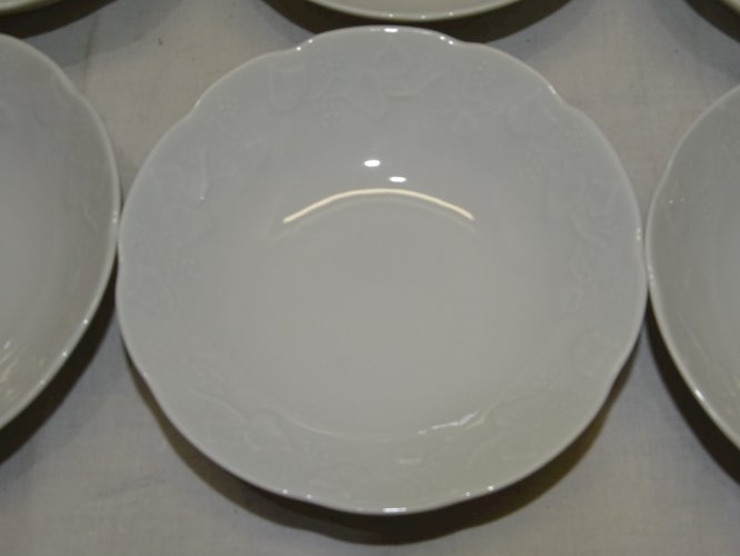 - 6 COUPELLES PORCELAINE LIMOGES THARAUD FEUILLES GRAPPES RAISIN en EPAISSEUR  D