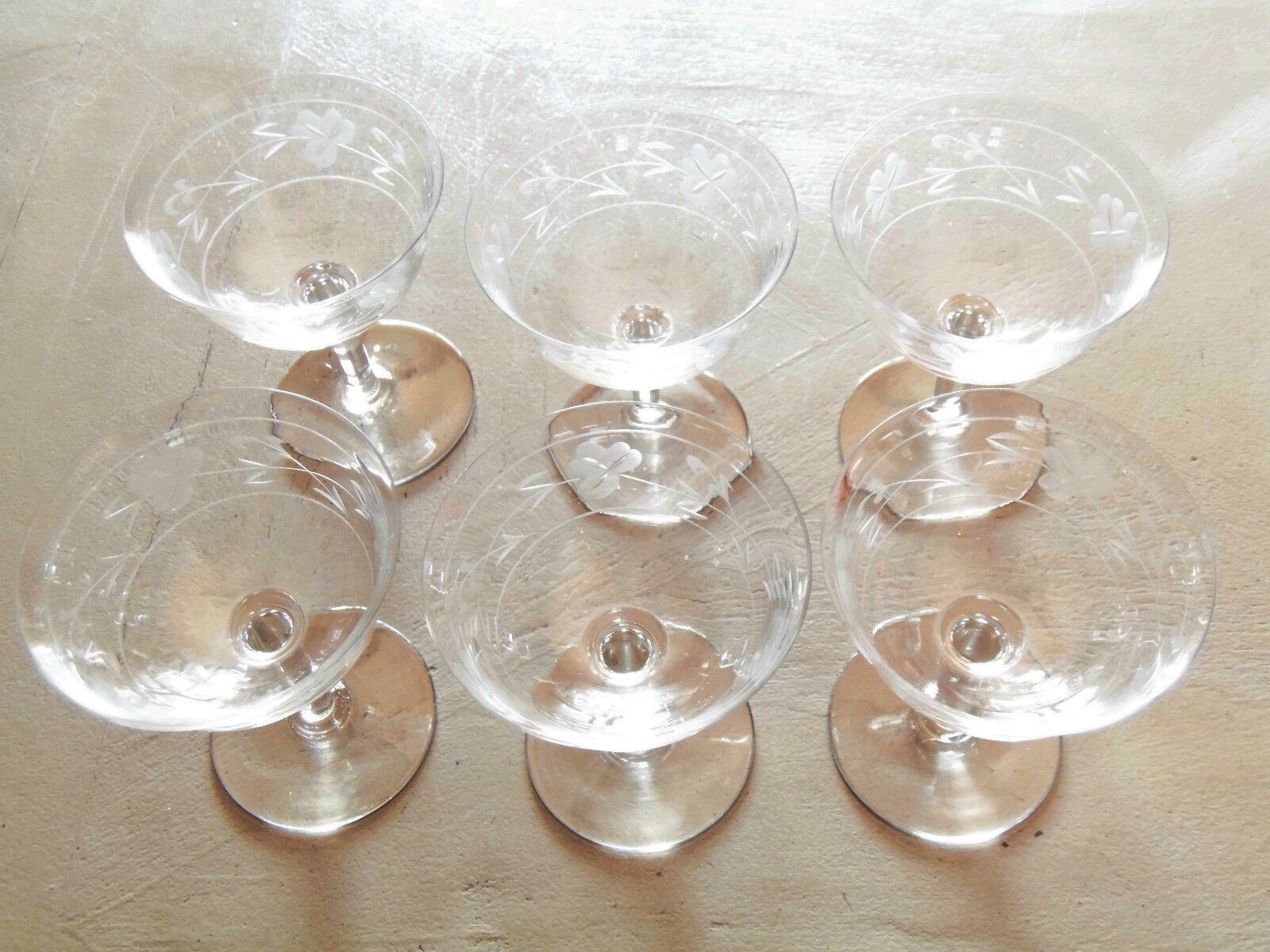 Lot Vintage 8 Coupes à Champagne Basses + Carafe En Verre Transparent