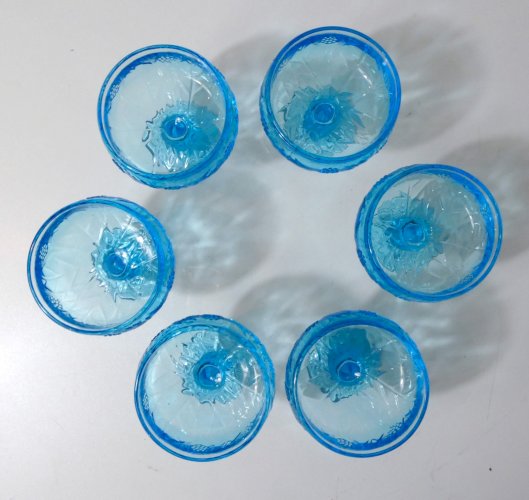 6 coupes à dessert en verre pressé bleu Portieux vintage France