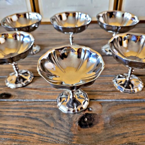 6 coupes  à glace vintage en inox,et forme de fleur