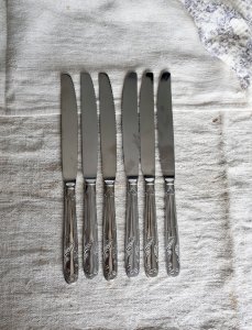 6 antique stainless steel knives - Leaf decoration