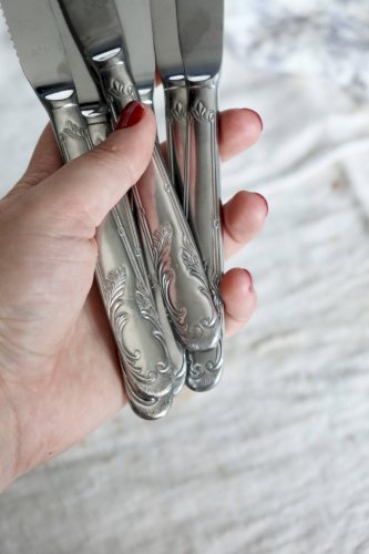 6 couteaux anciens en inox - Décor feuillage