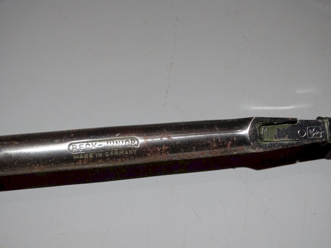 - 6 FERS A FRISER GAUFRER ANCIENS OUTILS de COIFFEUR COLLECTION DECO VITRINE   D
