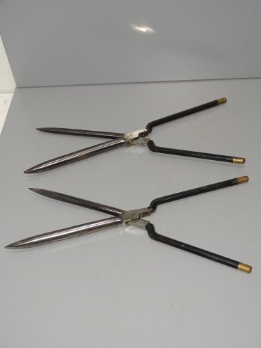 - 6 FERS A FRISER GAUFRER ANCIENS OUTILS de COIFFEUR COLLECTION DECO VITRINE   D