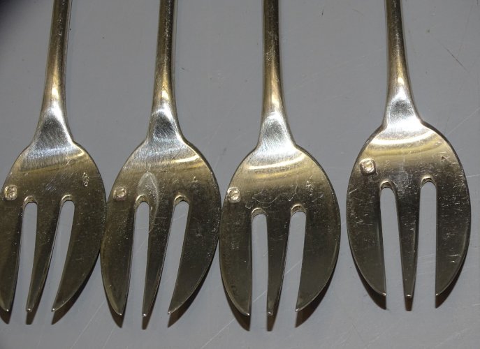 -6 FOURCHETTES A HUITRE ARGENT Poinçon MINERVE 5 CHIFFREES RM 1 CHIFFREE JC  D