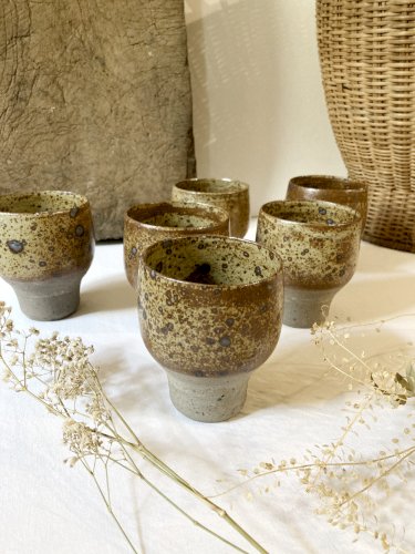 6 gobelets / mugs en grès émaillé moucheté