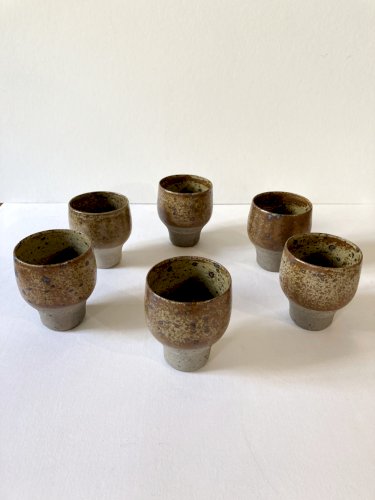 6 gobelets / mugs en grès émaillé moucheté