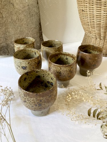 6 gobelets / mugs en grès émaillé moucheté