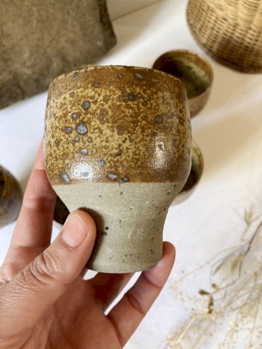 6 gobelets / mugs en grès émaillé moucheté